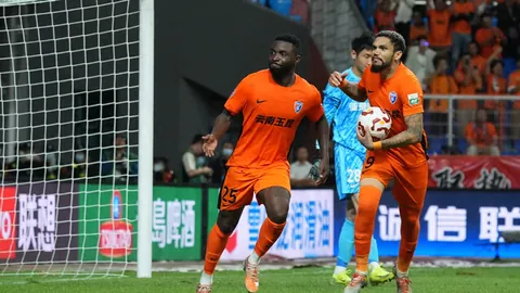 周杰伦分享女儿弹琴美照，长发飘飘似《前世情人》MV再现