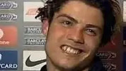 莱万助拜仁三球完胜切尔西，格纳布里双响建功