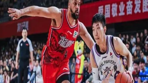 C罗神级突破瞬间，阿什利科尔失衡瞬间！